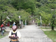 キモイ像が迎えます桃太郎神社